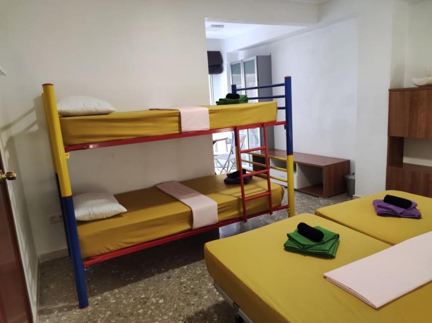 35-4- Комната В Квартире С Раздельными Кроватями И Холодильником Для От 1 До 5 Человек В Центре Аликанте Alicante Zewnętrze zdjęcie
